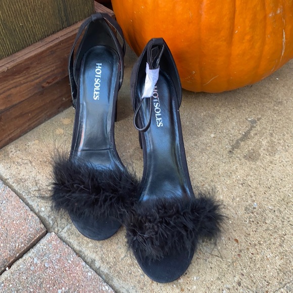 Women shoes - Picture 1 of 3